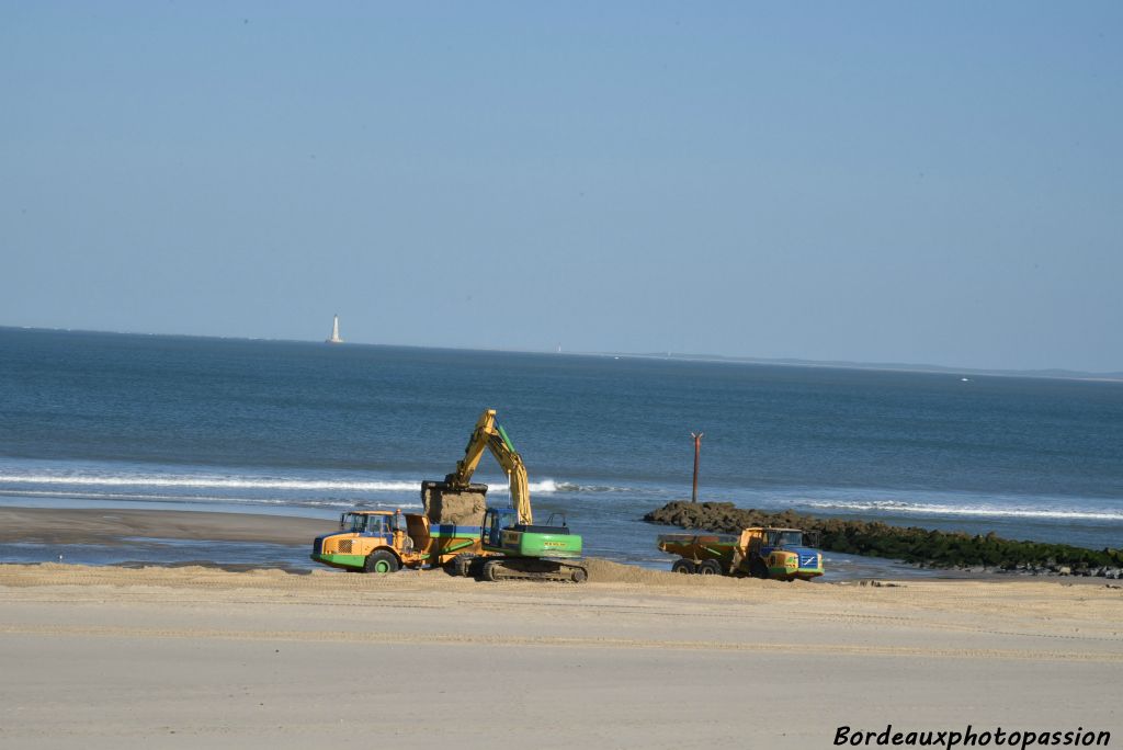 En 2014, à Soulac,  des travaux de consolidation de l'épi Barriquand ont permis de pièger le sable sur plus de 80 m.